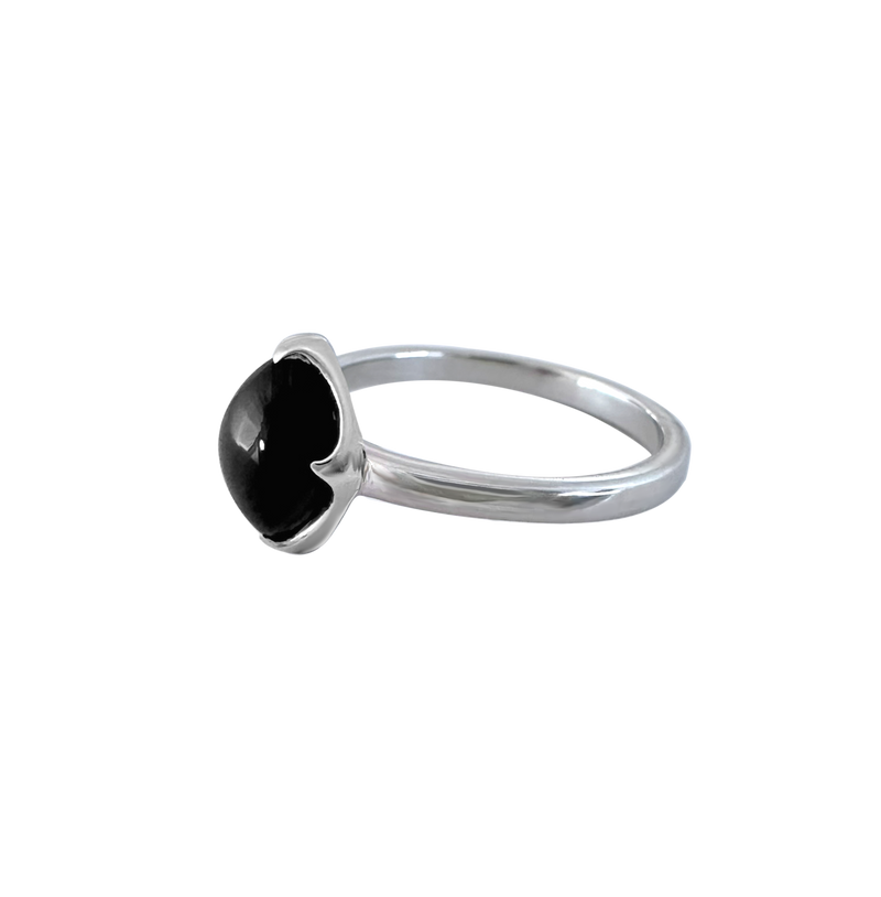 A side-view image of Juraster’s Sterling Silver Stacking Ring in Black Onyx, Lodestone, crafted from Fairmined 9ct sterling silver and a hand-cut black onyx gemstone.